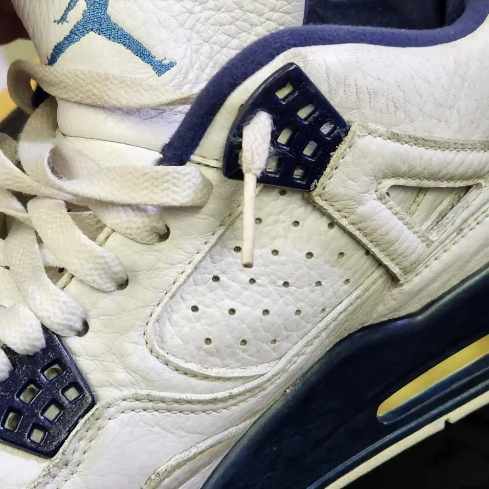 Size 9.5 - Air Jordan‎ 4 Retro LS Columbia